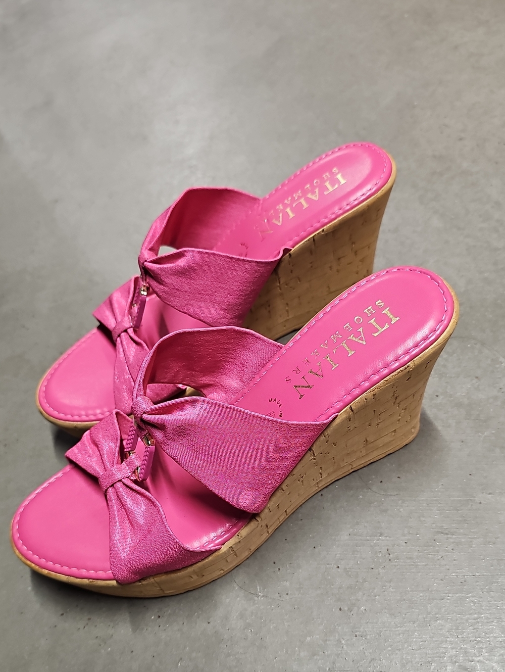 ITALIAN SHOEMAKERS hot pink lightweight strappy sexy sandals glam wedges Sz 8.5